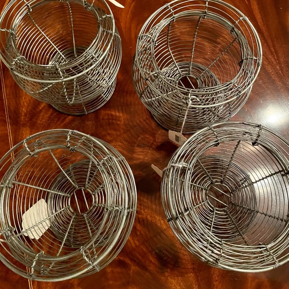 Four Wire Footed Planters/Containers (NWT) - Picture 3 of 11